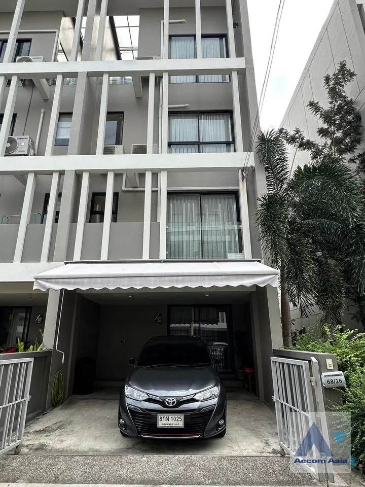 unit 4 Bedrooms  Townhouse For Sale in Samutprakan, Samutprakan  (AA39276)