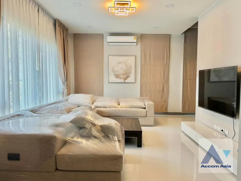 unit 4 Bedrooms  House For Rent in Samutprakan, Samutprakan  near BTS Bang Na (AA39281)