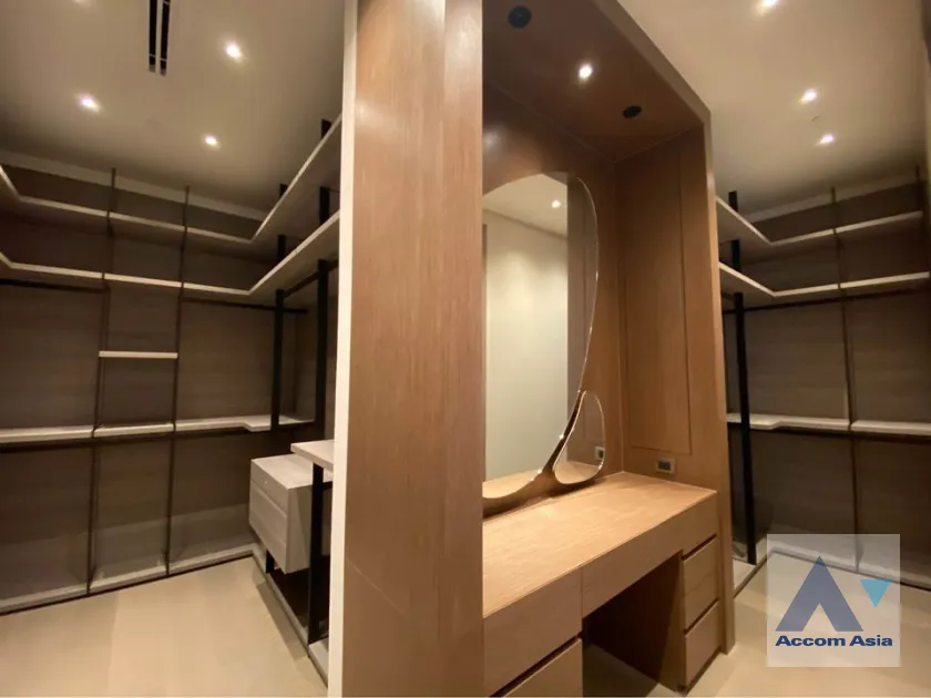 7  3 br Condominium For Rent in Ploenchit ,Bangkok BTS Chitlom at Scope Langsuan AA39283