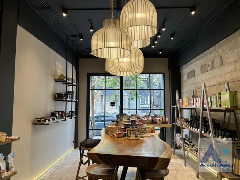 unit Retail / showroom For Rent in Silom, Bangkok  (AA39289)