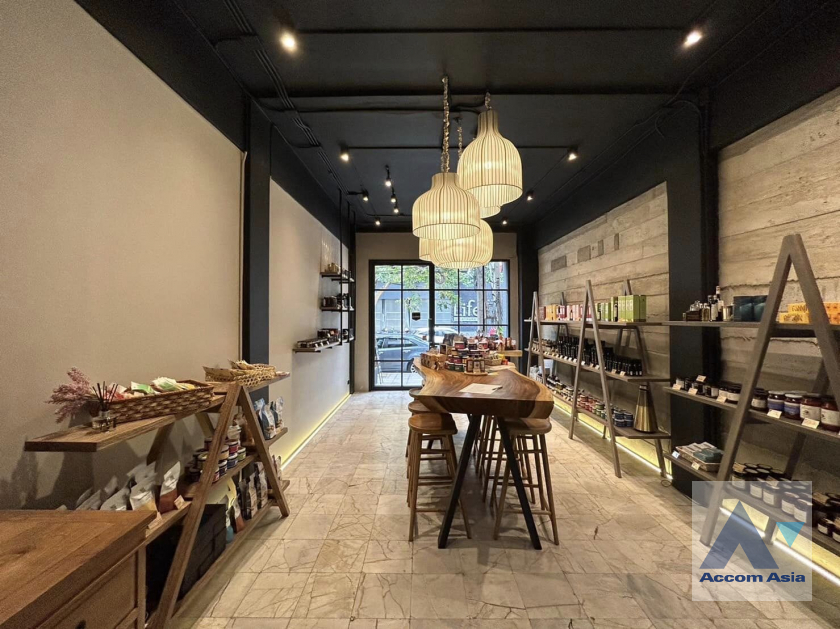  1  Retail / Showroom For Rent in Silom ,Bangkok  AA39289