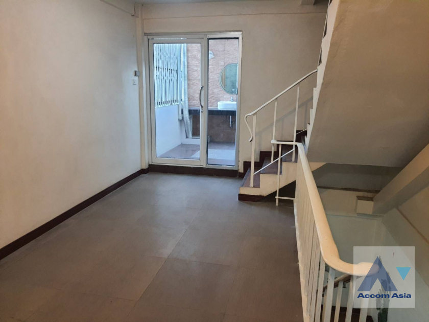unit 6 Bedrooms  House For Rent in Sukhumvit, Bangkok  near BTS Bang Chak (AA39300)