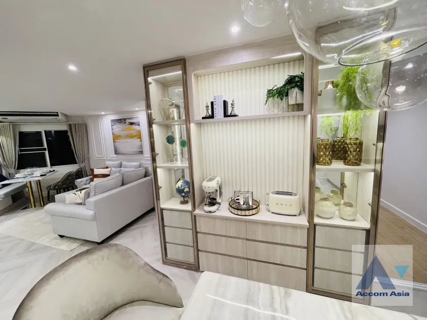 unit 3 Bedrooms  Condominium For Sale in Sathorn, Bangkok  near BRT Nararam 3 - BTS Chong Nonsi (AA39364)