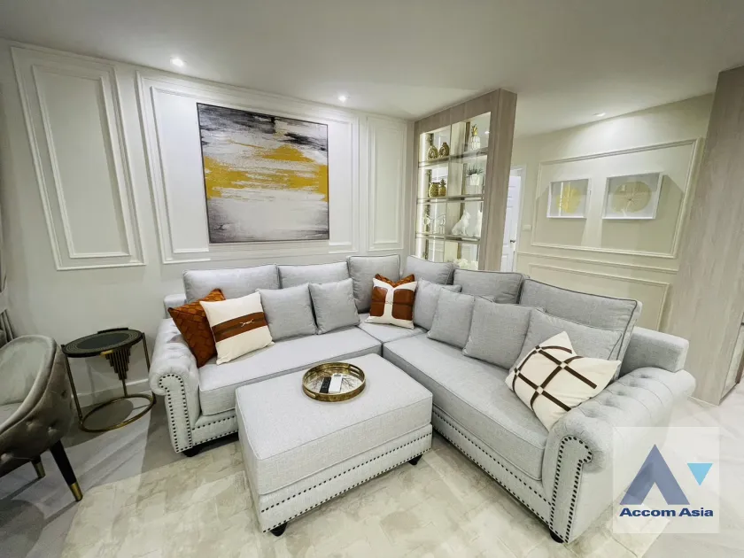 unit 3 Bedrooms  Condominium For Sale in Sathorn, Bangkok  near BRT Nararam 3 - BTS Chong Nonsi (AA39364)