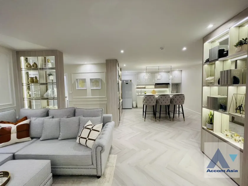 unit 3 Bedrooms  Condominium For Sale in Sathorn, Bangkok  near BRT Nararam 3 - BTS Chong Nonsi (AA39364)
