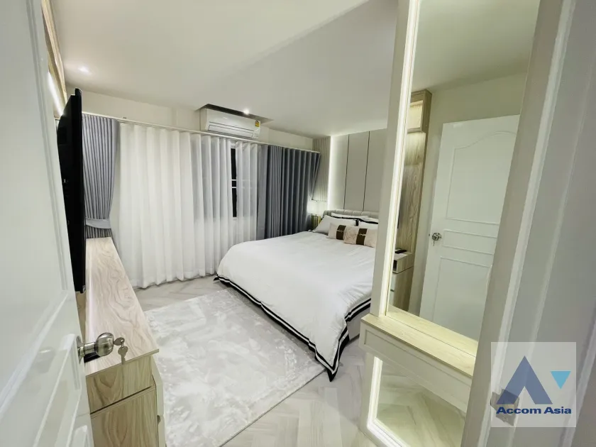 11  3 br Condominium For Sale in Sathorn ,Bangkok BRT Nararam 3 - BTS Chong Nonsi at Fortune Condo Town AA39364