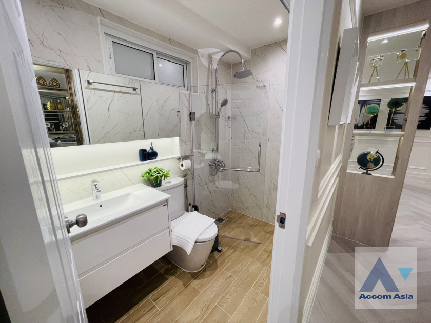 19  3 br Condominium For Sale in Sathorn ,Bangkok BRT Nararam 3 - BTS Chong Nonsi at Fortune Condo Town AA39364