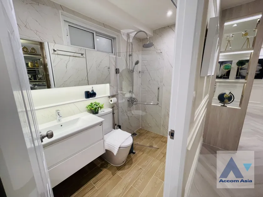 19  3 br Condominium For Sale in Sathorn ,Bangkok BRT Nararam 3 - BTS Chong Nonsi at Fortune Condo Town AA39364