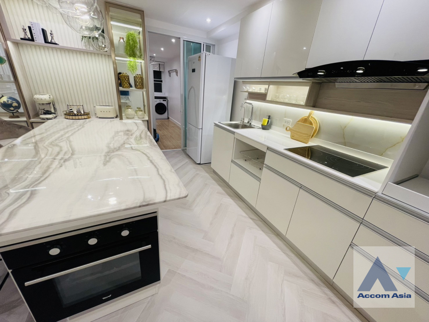 7  3 br Condominium For Sale in Sathorn ,Bangkok BRT Nararam 3 - BTS Chong Nonsi at Fortune Condo Town AA39364