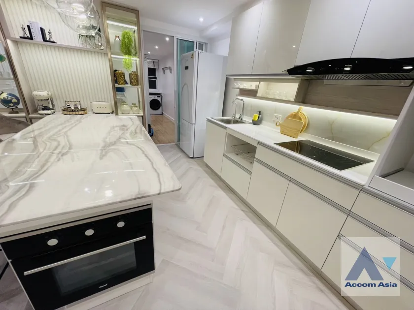 7  3 br Condominium For Sale in Sathorn ,Bangkok BRT Nararam 3 - BTS Chong Nonsi at Fortune Condo Town AA39364