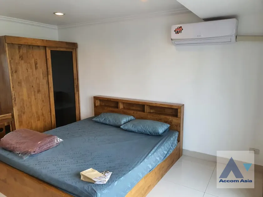 unit 2 Bedrooms  Condominium For Rent in Ploenchit, Bangkok  near BTS Ploenchit (AA39365)