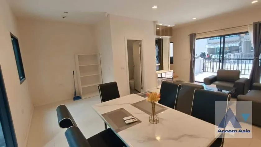 unit 4 Bedrooms  Townhouse For Rent in Pattanakarn, Bangkok  (AA39401)