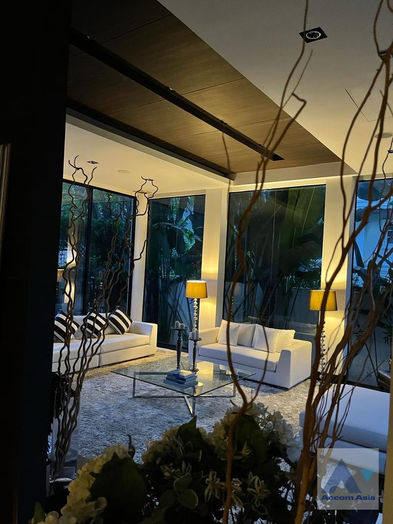 unit 4 Bedrooms  House For Sale in Ratchadaphisek, Bangkok  (AA39427)