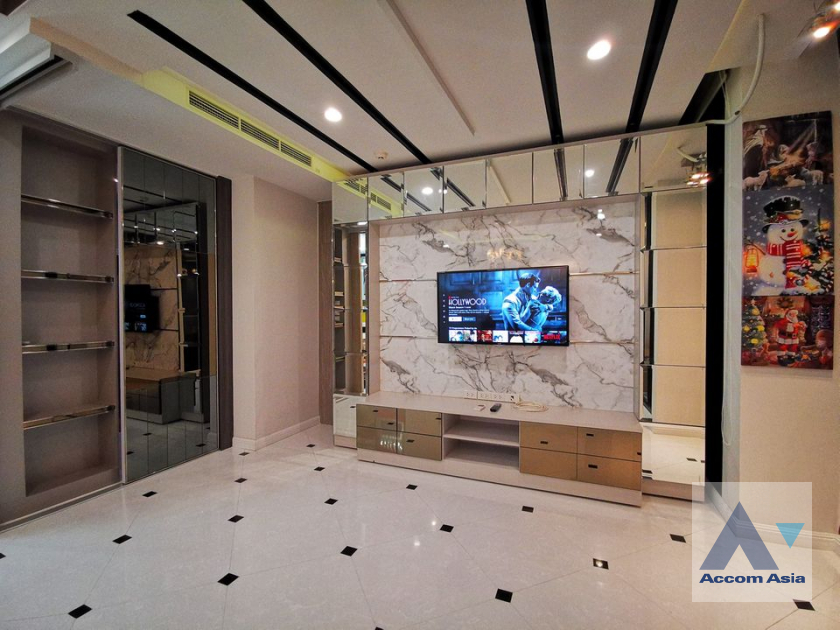 unit 2 Bedrooms  Condominium For Rent & Sale in Ploenchit, Bangkok  near BTS Ploenchit (AA39441)