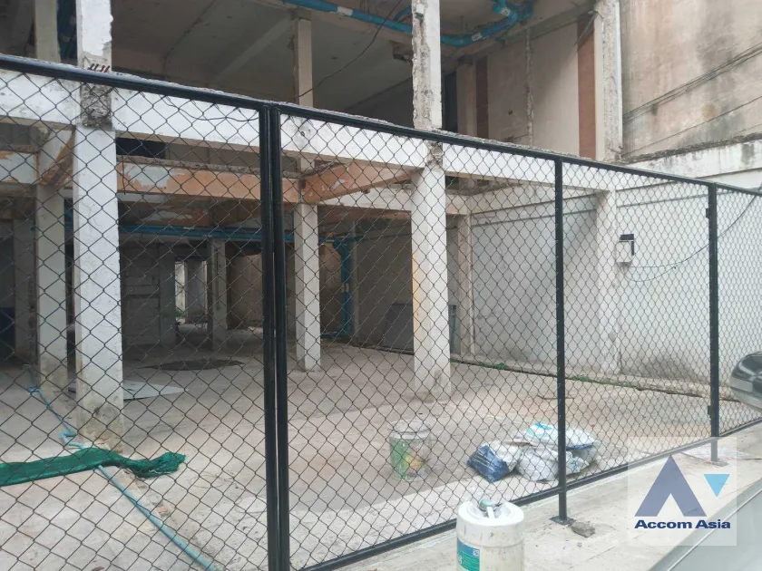unit Building For Sale in Phaholyothin, Bangkok  (AA39449)