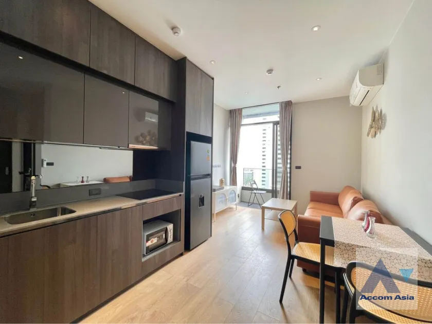 unit 2 Bedrooms  Condominium For Rent in Sukhumvit, Bangkok  near BTS Ekkamai (AA39452)