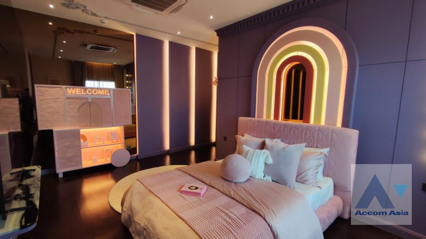 5  4 br House For Sale in Pattanakarn ,Bangkok  at Grand Bangkok Boulevard State Bangna AA39459