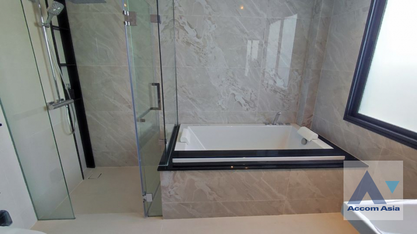 7  4 br House For Sale in Pattanakarn ,Bangkok  at Grand Bangkok Boulevard State Bangna AA39459