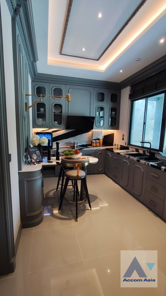 4  4 br House For Sale in Pattanakarn ,Bangkok  at Grand Bangkok Boulevard State Bangna AA39459