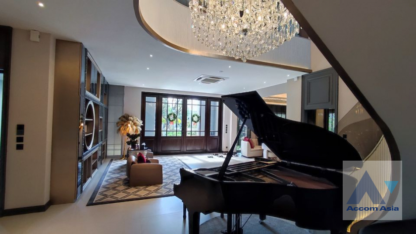  1  4 br House For Sale in Pattanakarn ,Bangkok  at Grand Bangkok Boulevard State Bangna AA39459