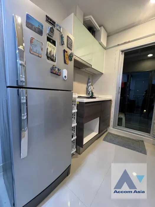 unit 1 Bedroom  Condominium For Rent in Sathorn, Bangkok  near BTS Chong Nonsi (AA39463)