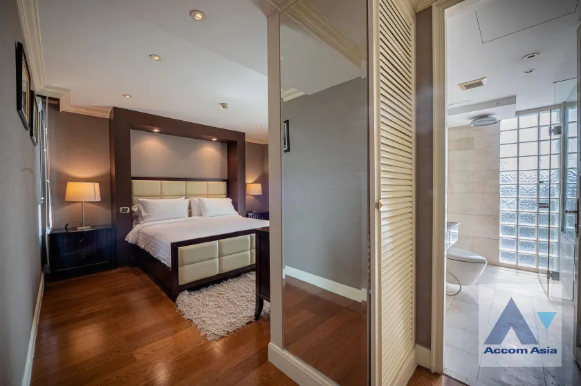 unit 2 Bedrooms  Apartment For Rent & Sale in Sukhumvit, Bangkok  near BTS Ekkamai (AA39476)