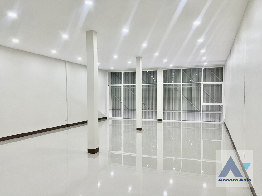  2  Retail / Showroom For Rent in Dusit ,Bangkok  AA39494