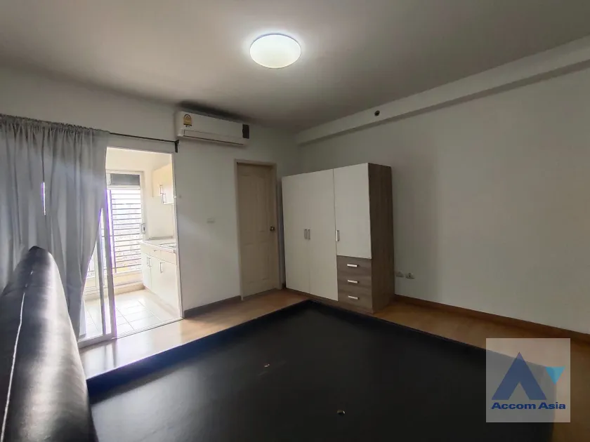 5  1 br Condominium For Sale in Ratchadaphisek ,Bangkok BTS Ekkamai at Supalai Park Ekkamai Thonglor AA39497