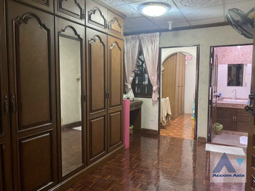 unitTownhouse for sale near BTS Udomsuk only 1 KM