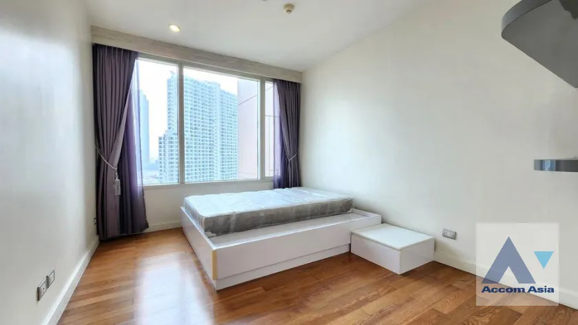 unit 2 Bedrooms  Condominium For Rent in Charoen Nakhon, Bangkok  near BTS Krung Thon Buri (AA39503)