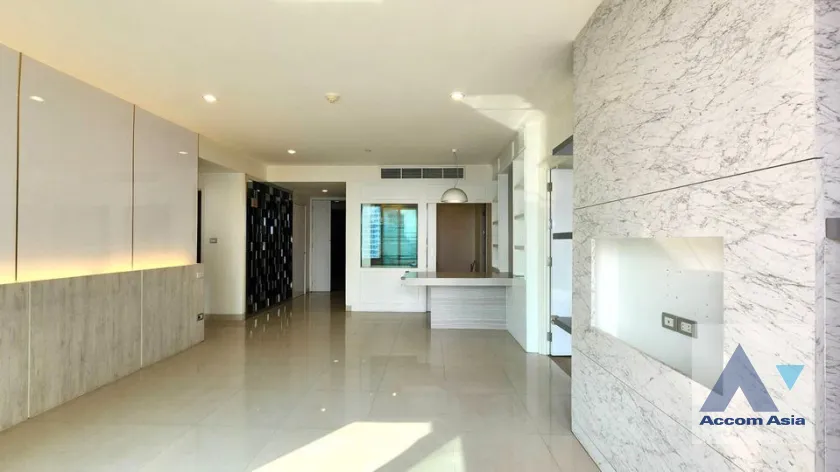unit 2 Bedrooms  Condominium For Rent in Charoen Nakhon, Bangkok  near BTS Krung Thon Buri (AA39503)