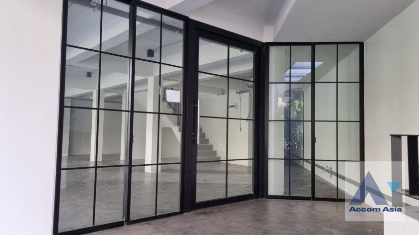  1  Building For Rent in Sukhumvit ,Bangkok BTS Phra khanong AA39512