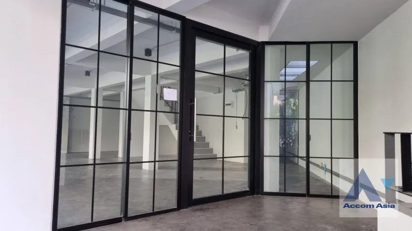  1  Building For Rent in Sukhumvit ,Bangkok BTS Phra khanong AA39512