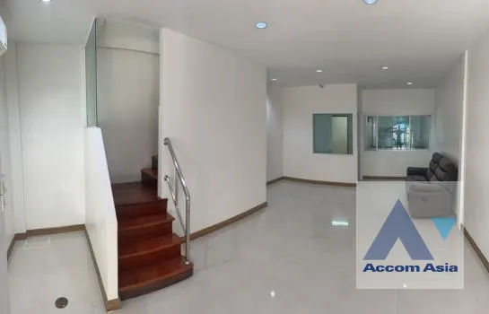unitNewly renovated | Townhouse for sales near BTS Udomsuk only 500 m