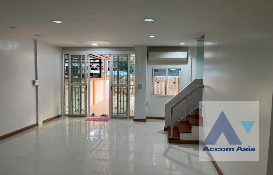 6  3 br Townhouse For Sale in Sukhumvit ,Bangkok  AA39522