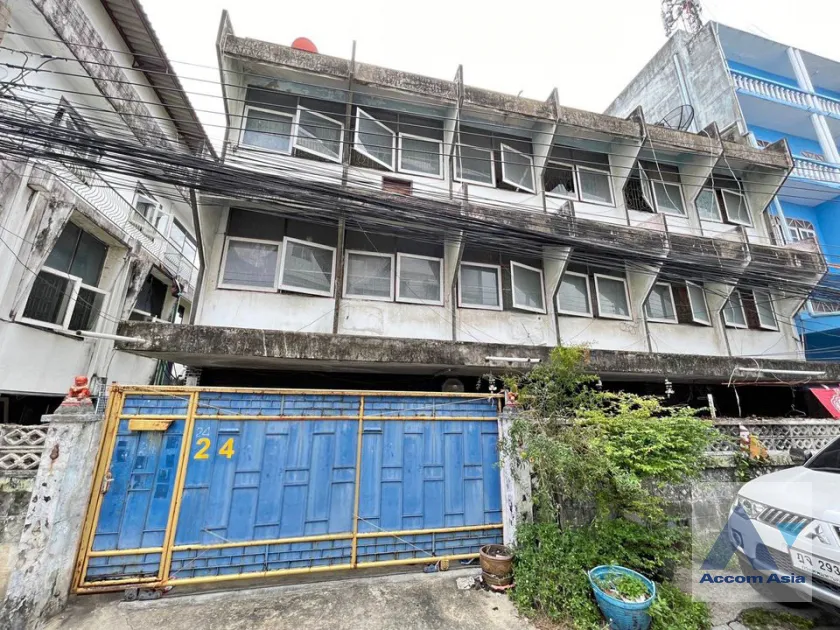  2  12 br House For Sale in Sukhumvit ,Bangkok BTS On Nut AA39523
