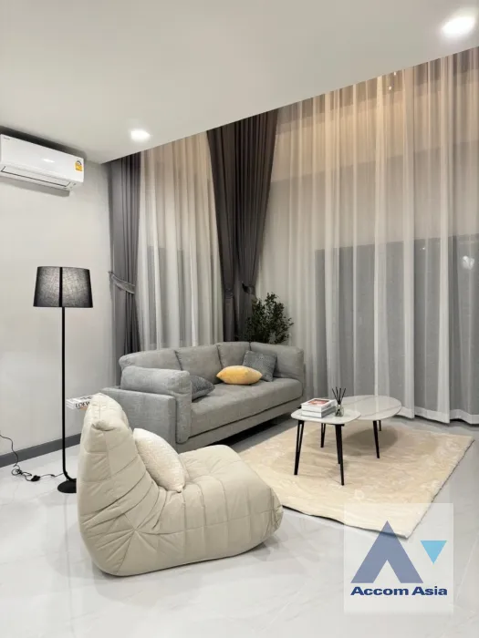 unit 4 Bedrooms  House For Rent & Sale in Samutprakan, Samutprakan  near BTS Bang Na (AA39530)