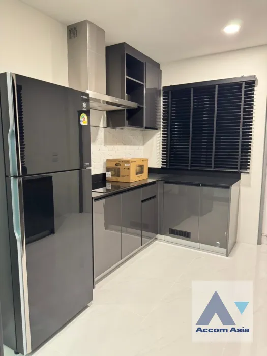 unit 4 Bedrooms  House For Rent & Sale in Samutprakan, Samutprakan  near BTS Bang Na (AA39530)