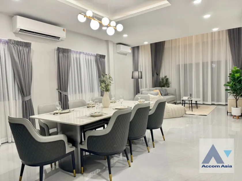 unit 4 Bedrooms  House For Rent & Sale in Samutprakan, Samutprakan  near BTS Bang Na (AA39530)