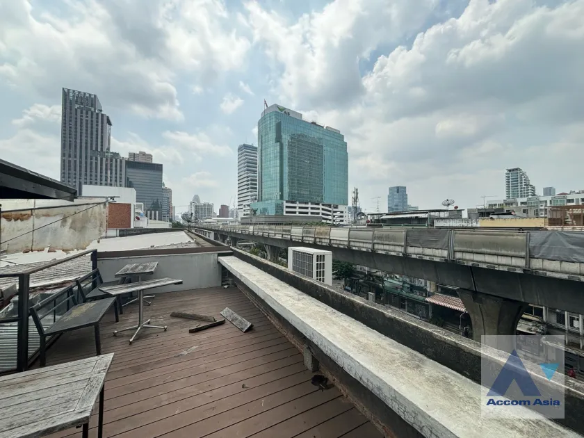 unit 3 Bedrooms  Building For Sale in Phaholyothin, Bangkok  near BTS Ari (AA39535)