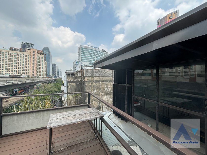  2  Building For Sale in Phaholyothin ,Bangkok BTS Saphan-Kwai AA39536