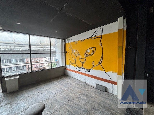  1  Building For Sale in Phaholyothin ,Bangkok BTS Saphan-Kwai AA39536