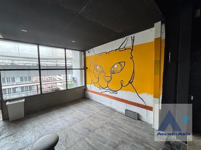  1  Building For Sale in Phaholyothin ,Bangkok BTS Saphan-Kwai AA39536