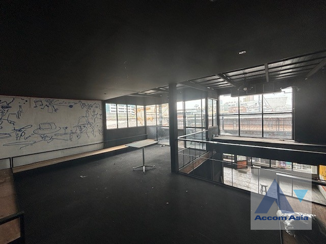 4  Building For Sale in Phaholyothin ,Bangkok BTS Saphan-Kwai AA39536