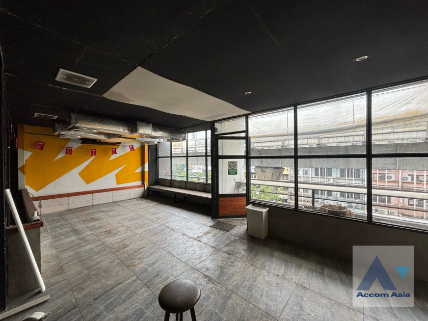  1  Building For Sale in Phaholyothin ,Bangkok BTS Saphan-Kwai AA39536