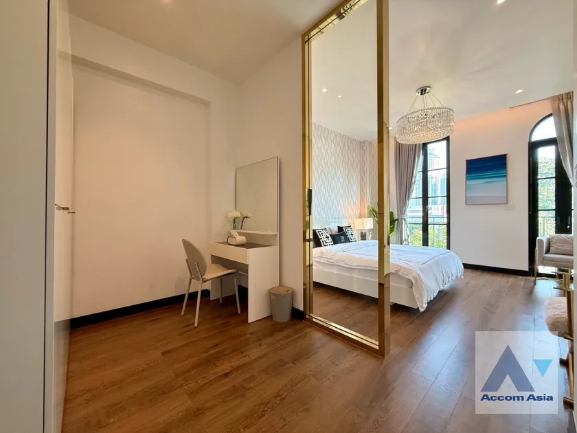 9  4 br House for rent and sale in Sukhumvit ,Bangkok BTS Ekkamai - BTS Phra khanong at House  in compound AA39564