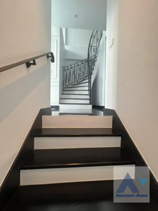 7  4 br House for rent and sale in Sukhumvit ,Bangkok BTS Ekkamai - BTS Phra khanong at House  in compound AA39564