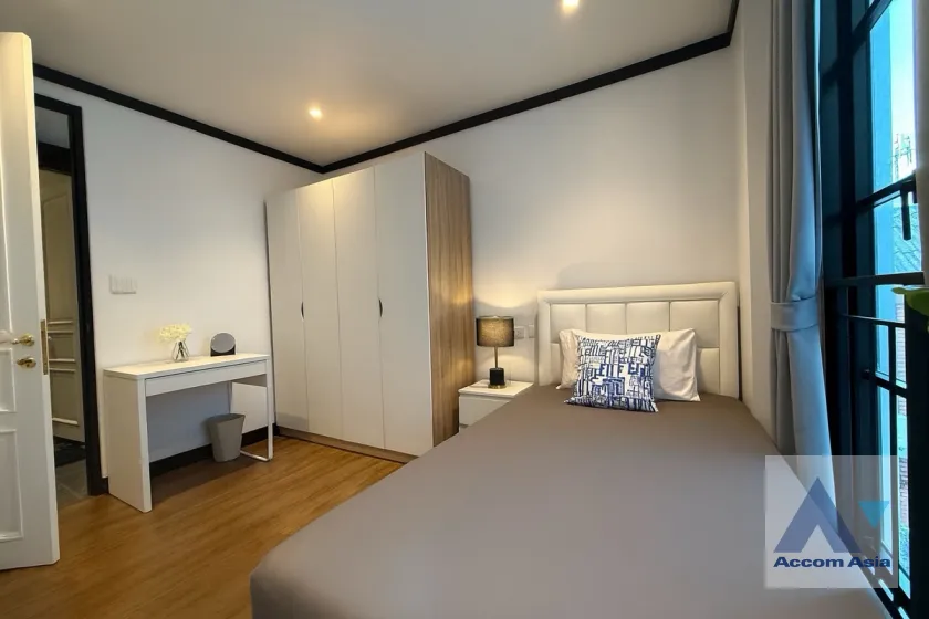 11  4 br House for rent and sale in Sukhumvit ,Bangkok BTS Ekkamai - BTS Phra khanong at House  in compound AA39564