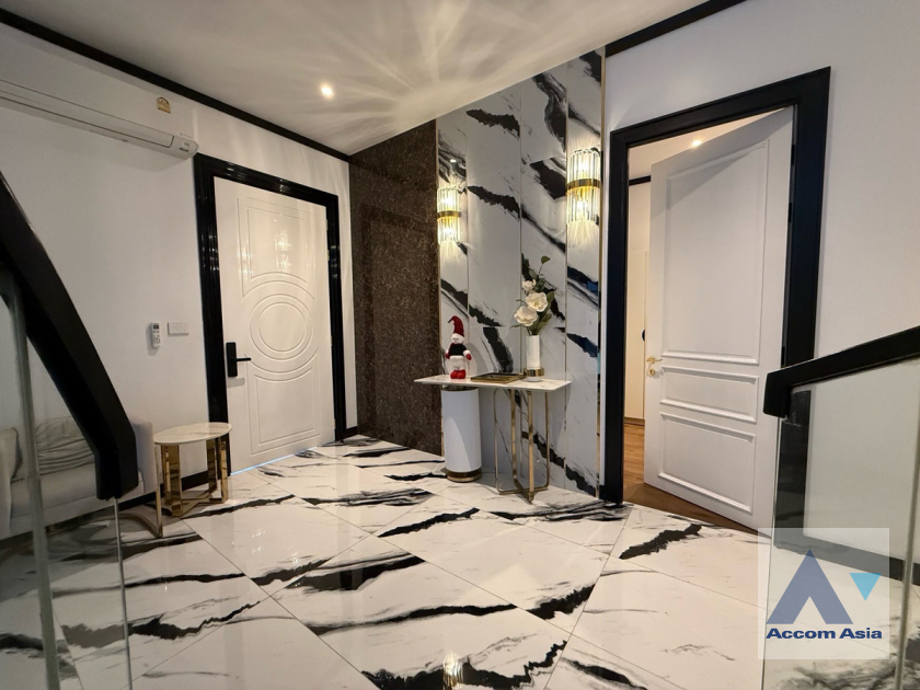 13  4 br House for rent and sale in Sukhumvit ,Bangkok BTS Ekkamai - BTS Phra khanong at House  in compound AA39564