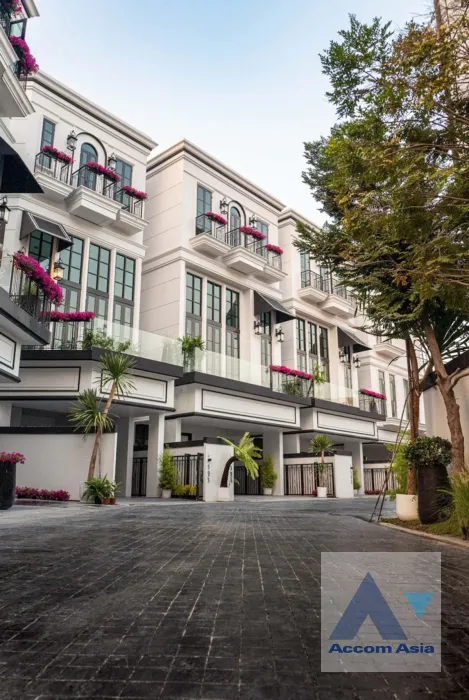 15  4 br House for rent and sale in Sukhumvit ,Bangkok BTS Ekkamai - BTS Phra khanong at House  in compound AA39564